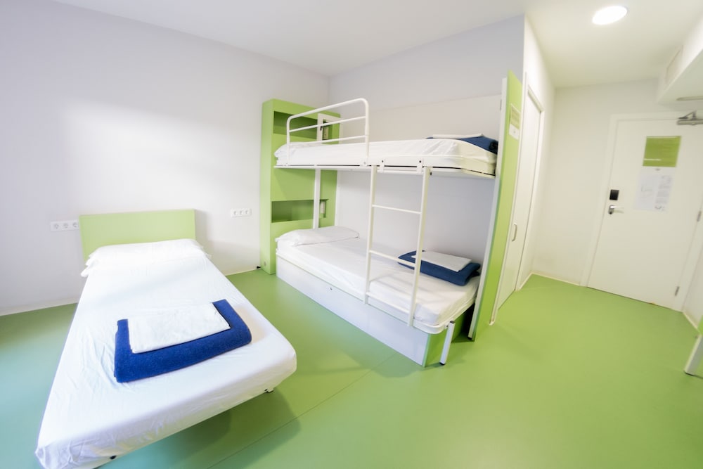 Habitación Triple Estándar, Dormitorio Compartido Mixto, Baño Privado