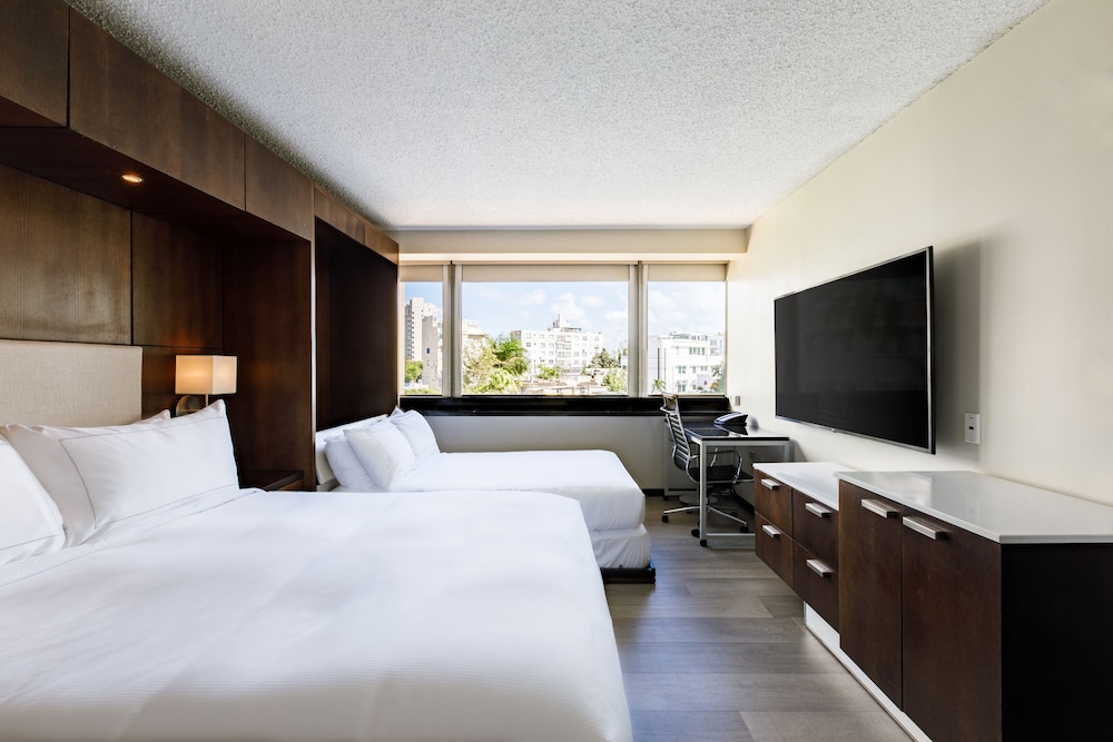 Deluxe Room, Multiple Beds, Garden View photo 2