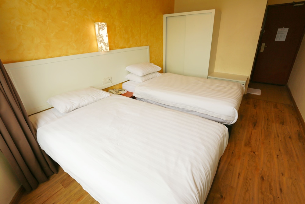 Standard Room, 2 Twin Beds, City View photo 2