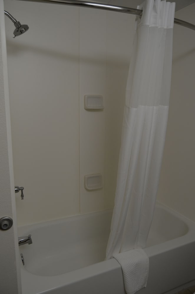 Standard Room, 2 Queen Beds, Non Smoking - Photo 16