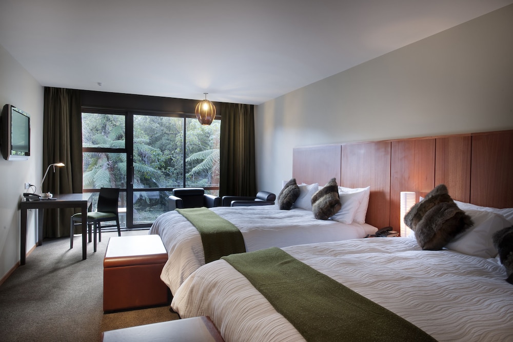 Deluxe Room, 2 Queen Beds - Photo 1