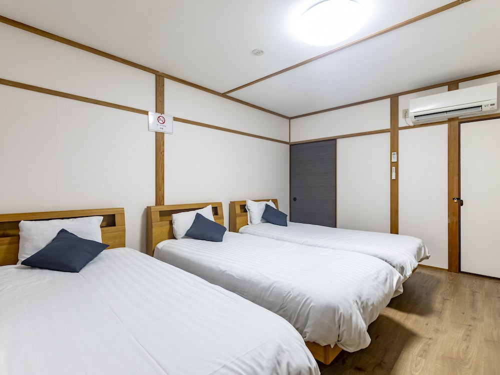 Triple Room, Non Smoking, Shared Bathroom photo 1