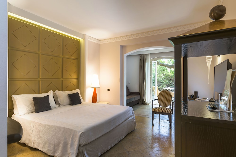 Classic Double or Twin Room - Photo 9