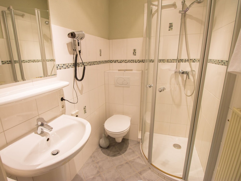 Classic Double Room, Ensuite (Kat4) photo 3