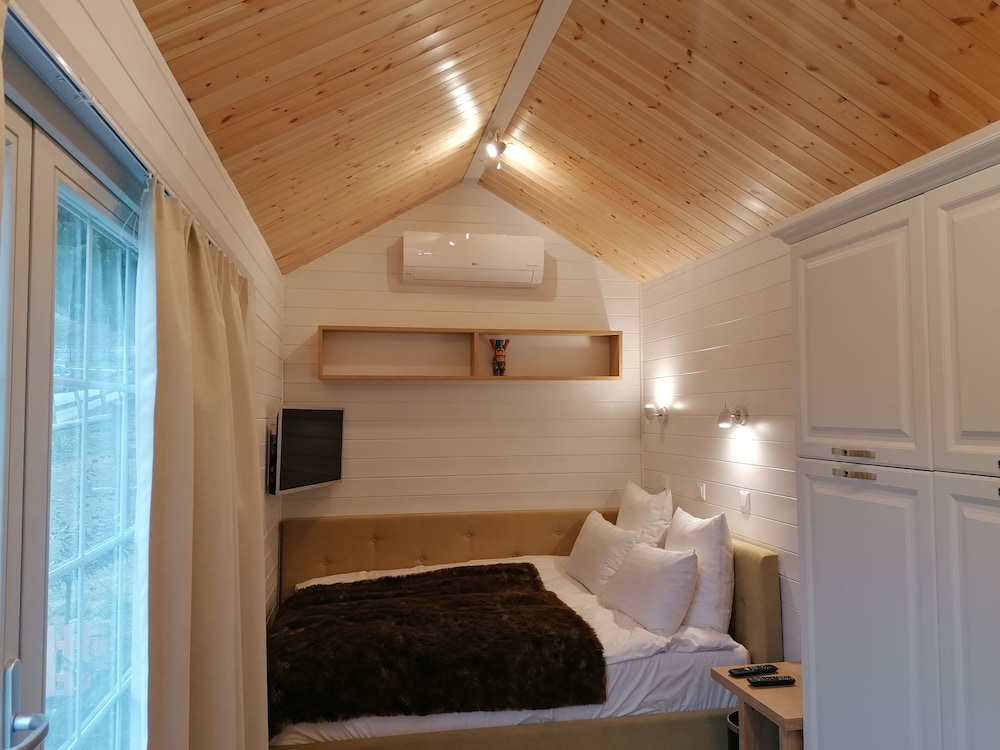 Economy Cabin photo 1