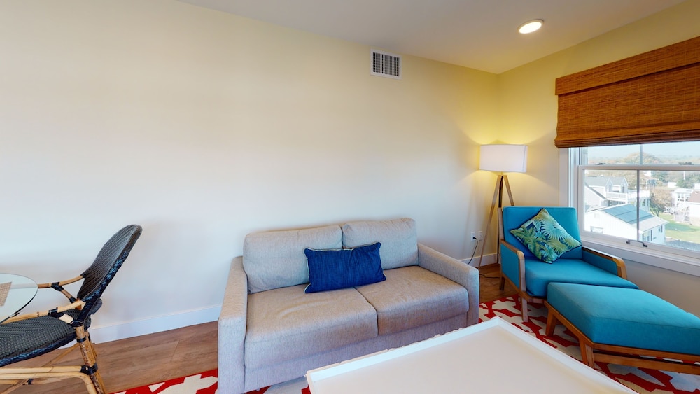 Winnapaug Pond Suite photo 3