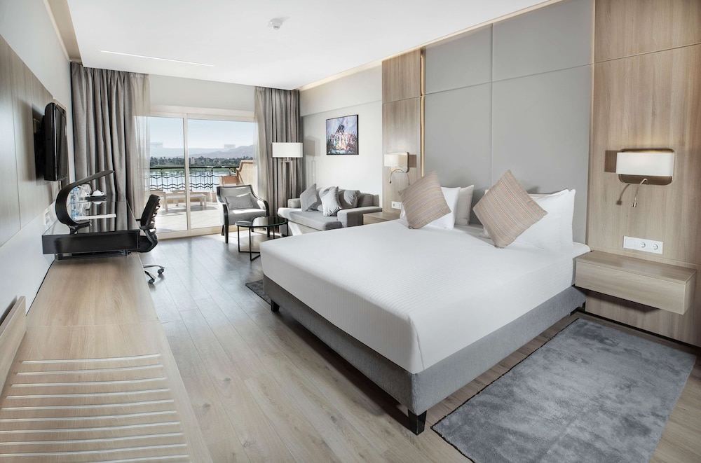 Executive Room (Superior, Front Nile View) - Photo 8