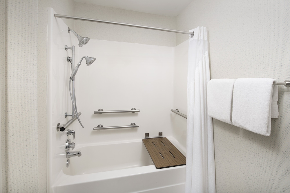 Standard Room, Accessible (Communications, Mobility, Access Tub) - Photo 8