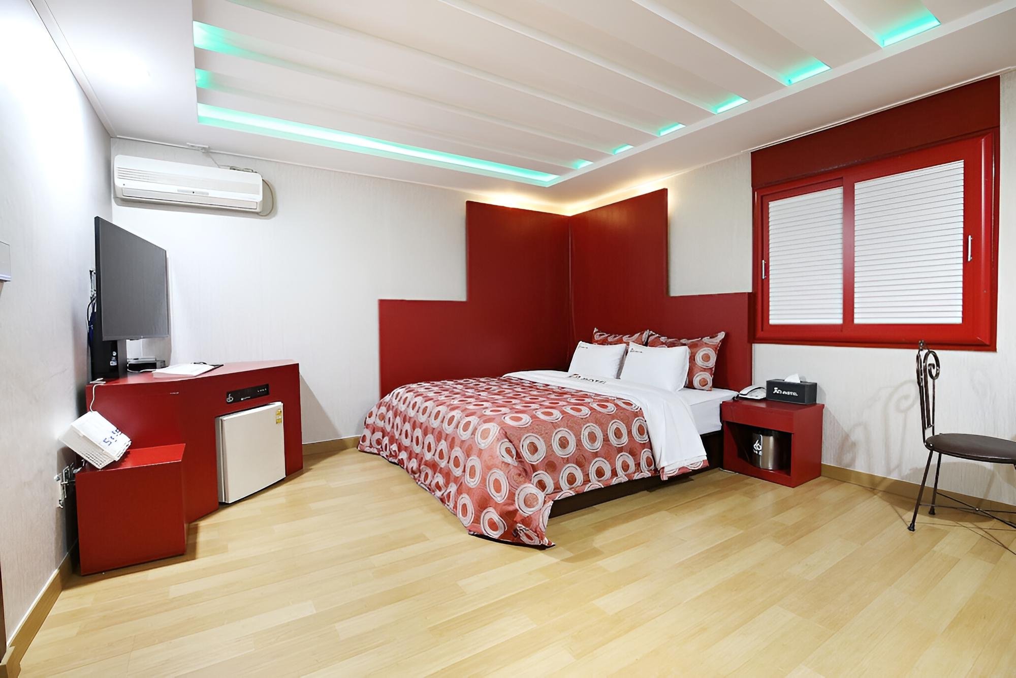 Room (Suite room RED) - Photo 3