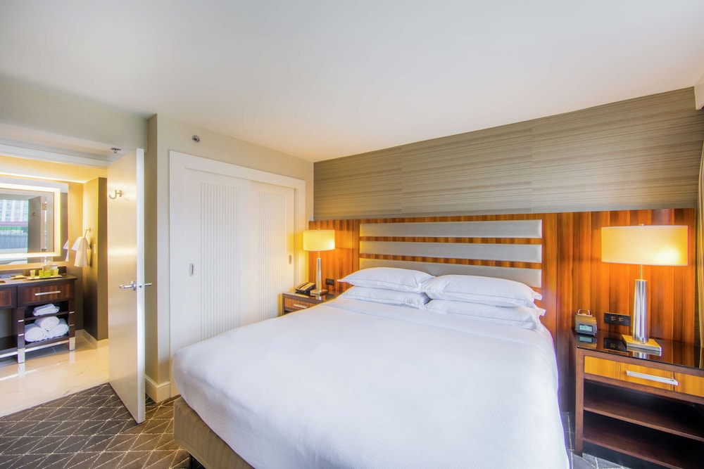 Suite, 1 Bedroom - Photo 3