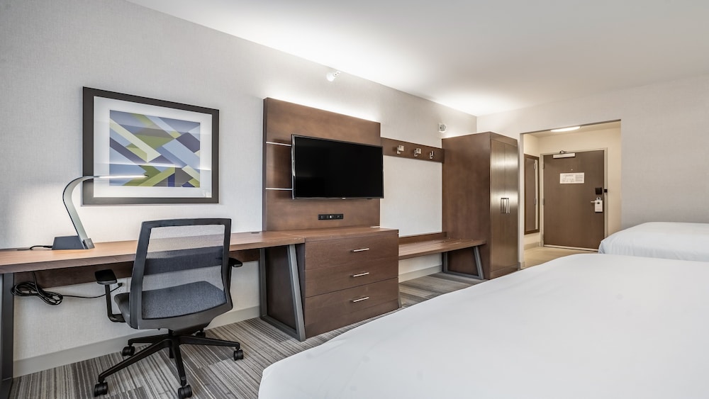 Standard Room, 1 King Bed, Accessible (Comm, Mobil, Transfer Shower) photo 2