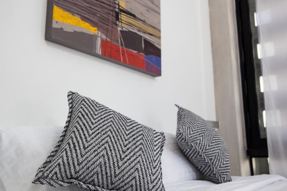 Deluxe Studio, 1 Double Bed, Pool View
