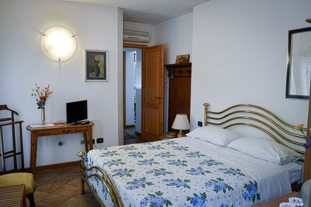 Classic Double or Twin Room photo 2
