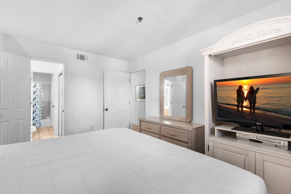 Condo, 1 King Bed with Sofa bed (Crystal Sands 206B) photo 1