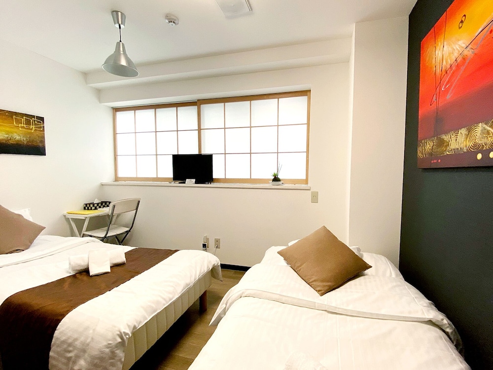 Twin Room with Private Bathroom (201)