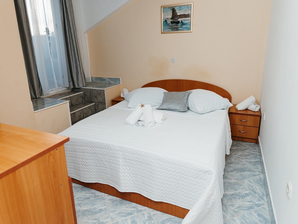 Apartment (One Bedroom Apartment with Balcony an)