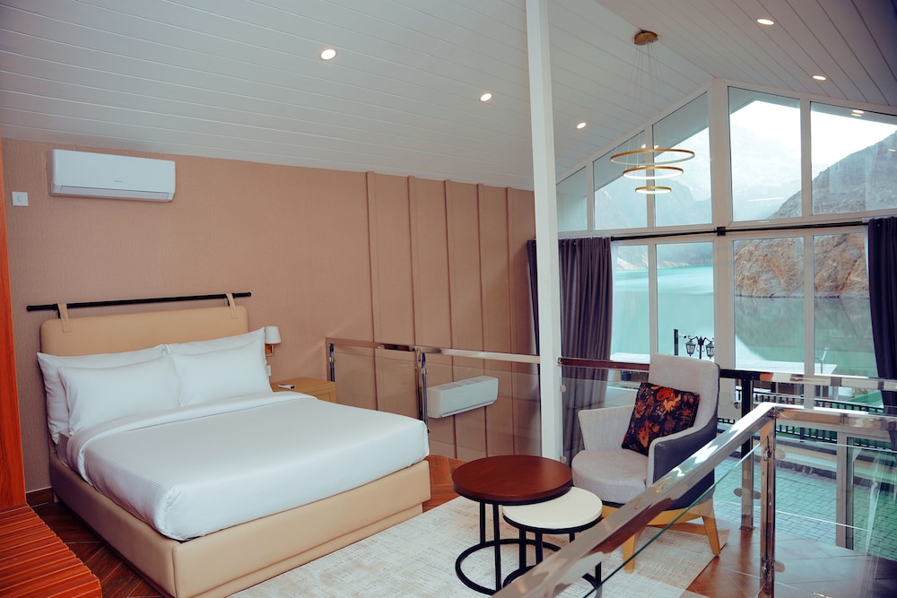 Presidential Room, Balcony, Lake View