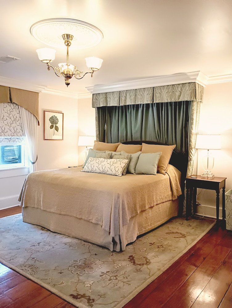 The Charlotte Room photo 2