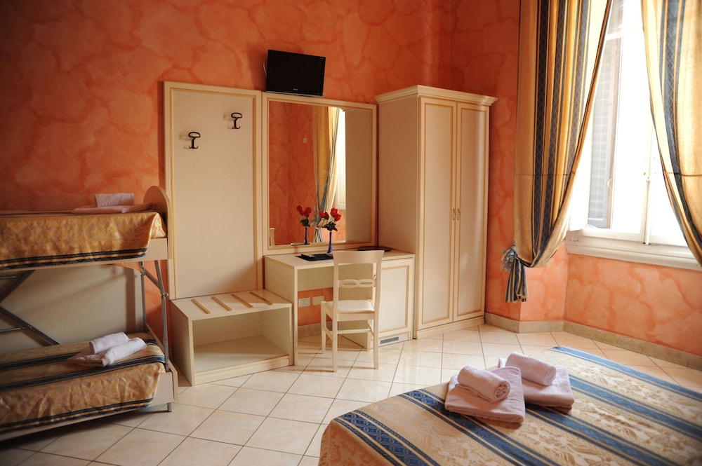 Quadruple Room photo 2