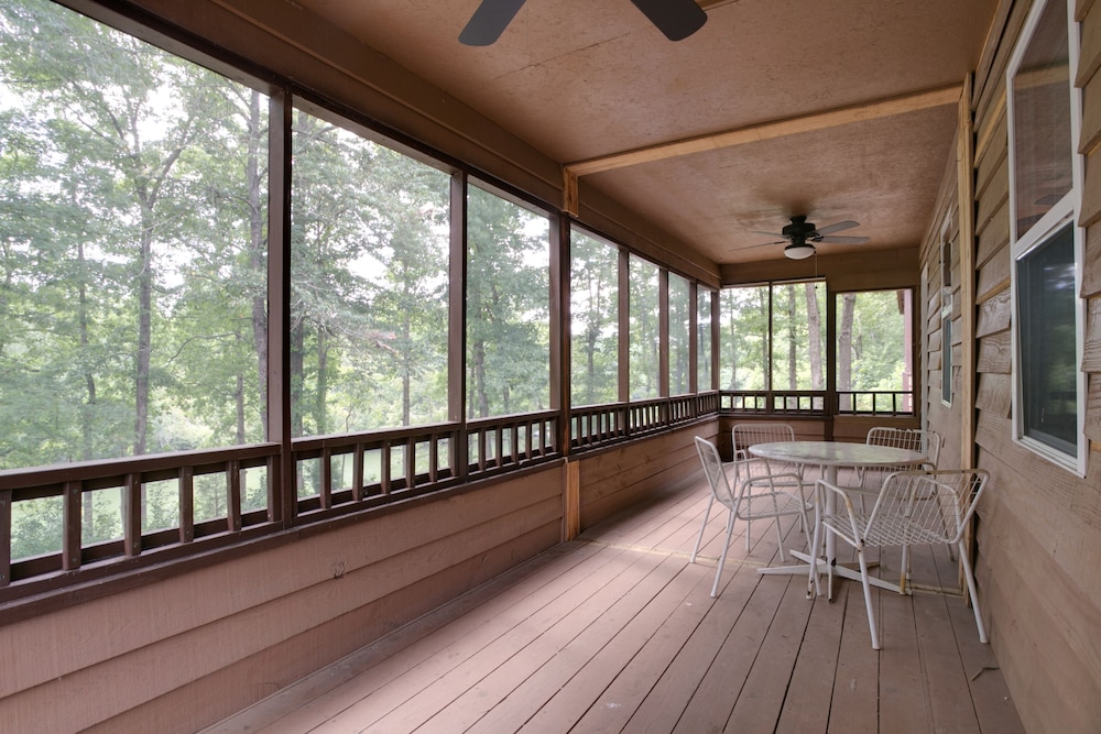 Deluxe Cabin, Non Smoking, Kitchen (Bunks,Linens Included, No Pets ) photo 2