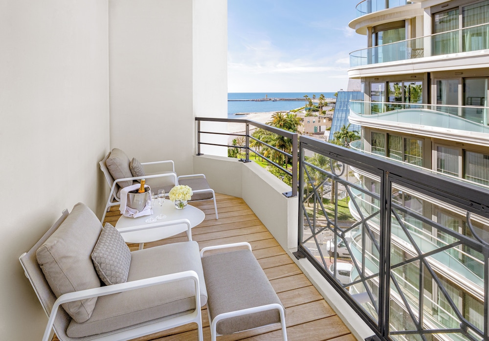 Junior Suite, Balcony, Partial Sea View photo 3