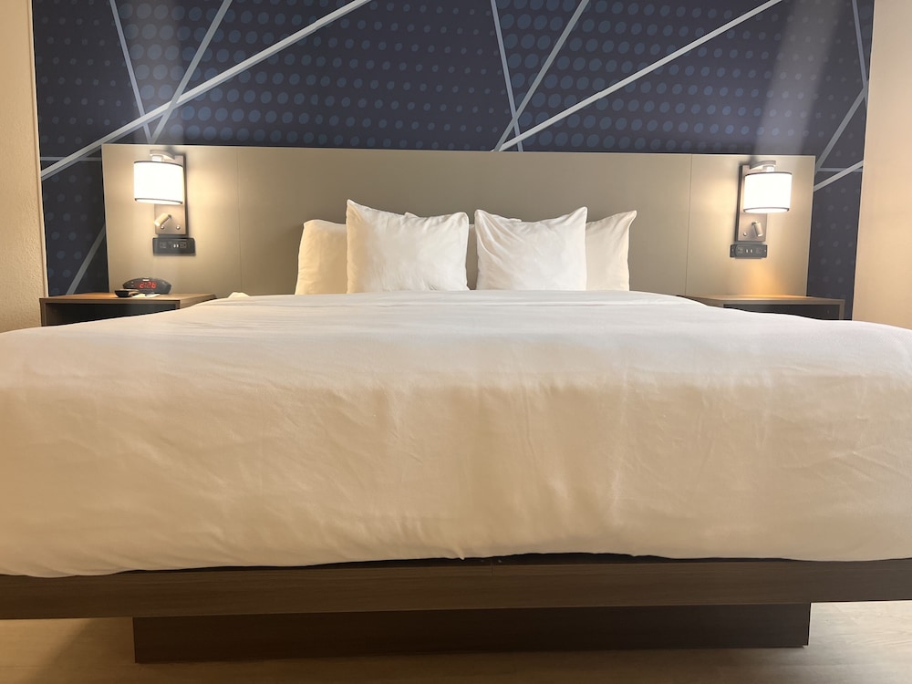 Suite, 1 King Bed with Sofa bed, Non Smoking - Photo 6