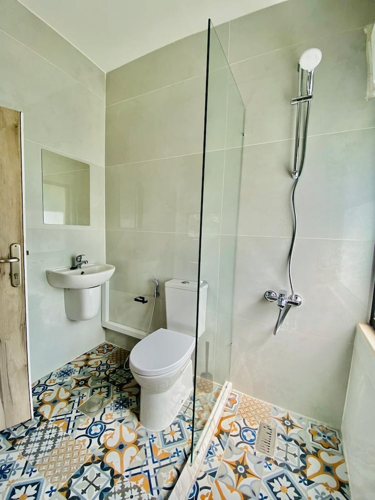 Twin Room with Ensuite - Photo 10