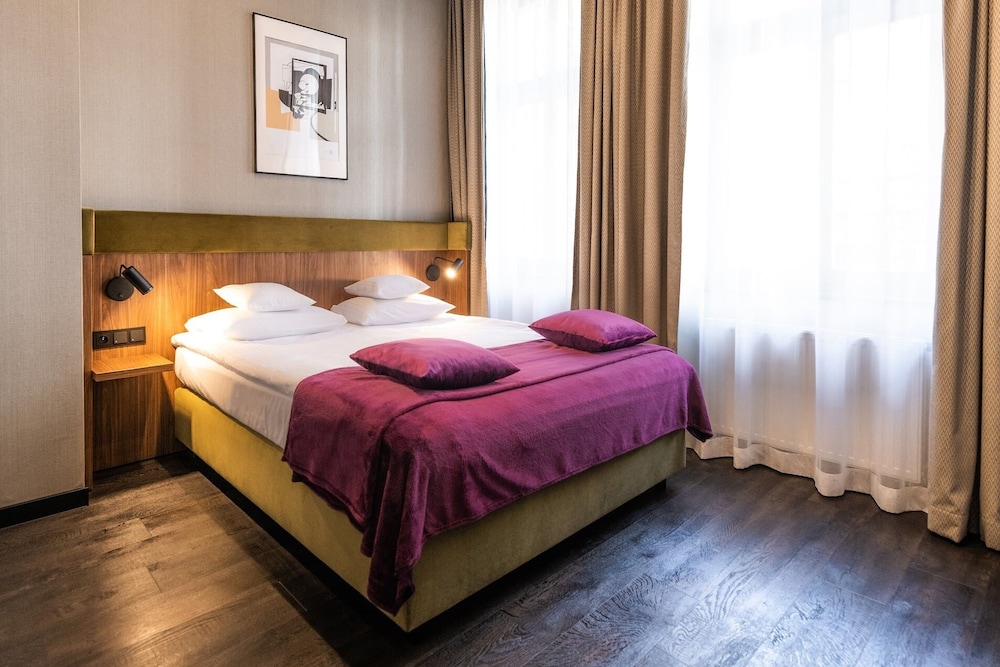 Standard Double Room - Photo 10