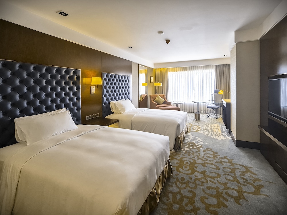 Premium Twin Room, 2 Twin Beds, City View (Bath Shower Combination) - Photo 3