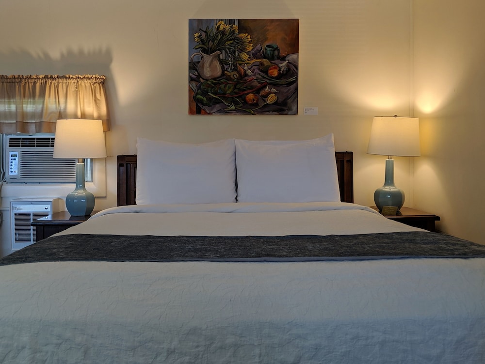Economy Room, 1 Queen Bed photo 3