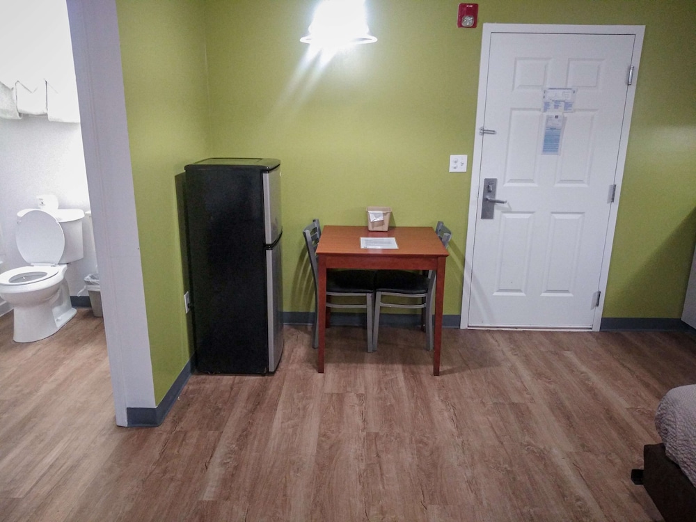 Premium Room, 1 King Bed, Non Smoking, Kitchenette photo 2