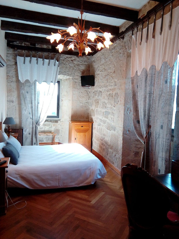 Superior Room (with bath) photo 1