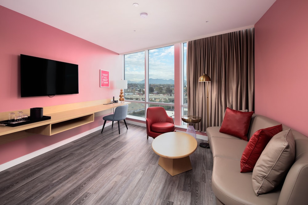 Executive Suite - Photo 4