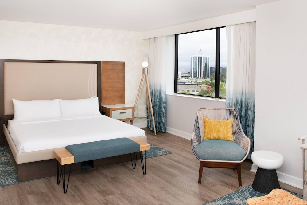 Junior Suite, 1 King Bed, Balcony - Photo 3