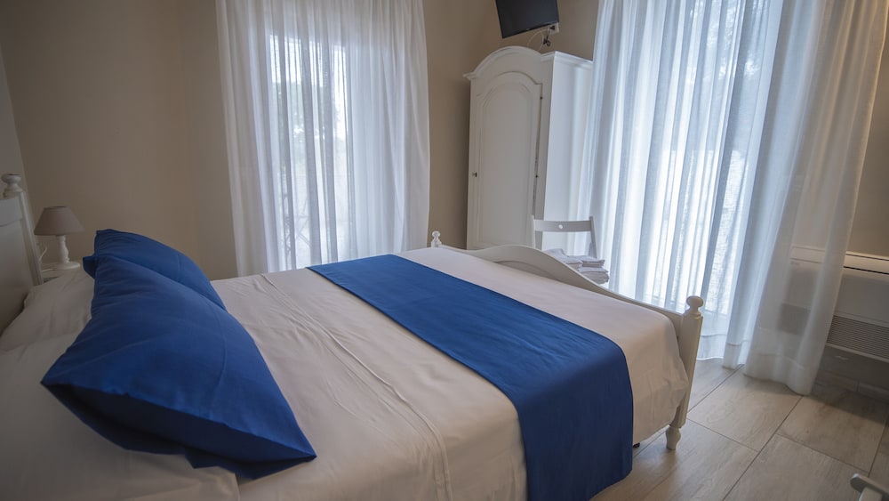 Comfort Room, Ensuite, Ground Floor photo 2
