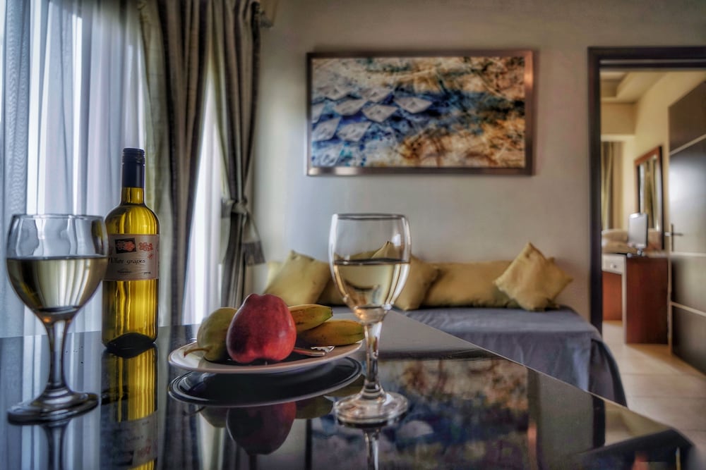 Junior Suite, Partial Sea View