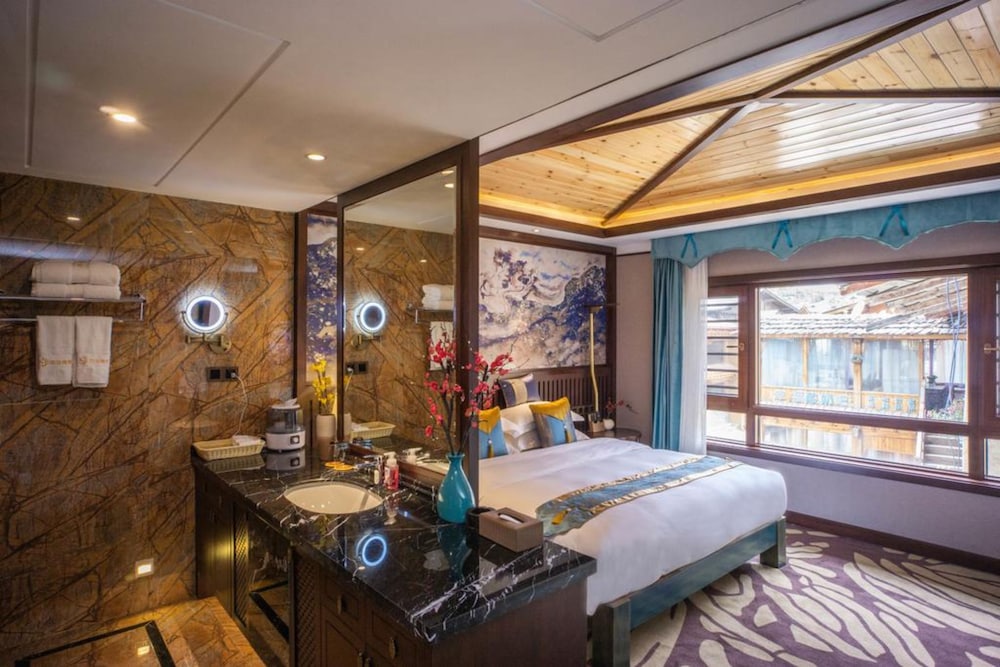 Senior Double Room, 1 Queen Bed photo 1