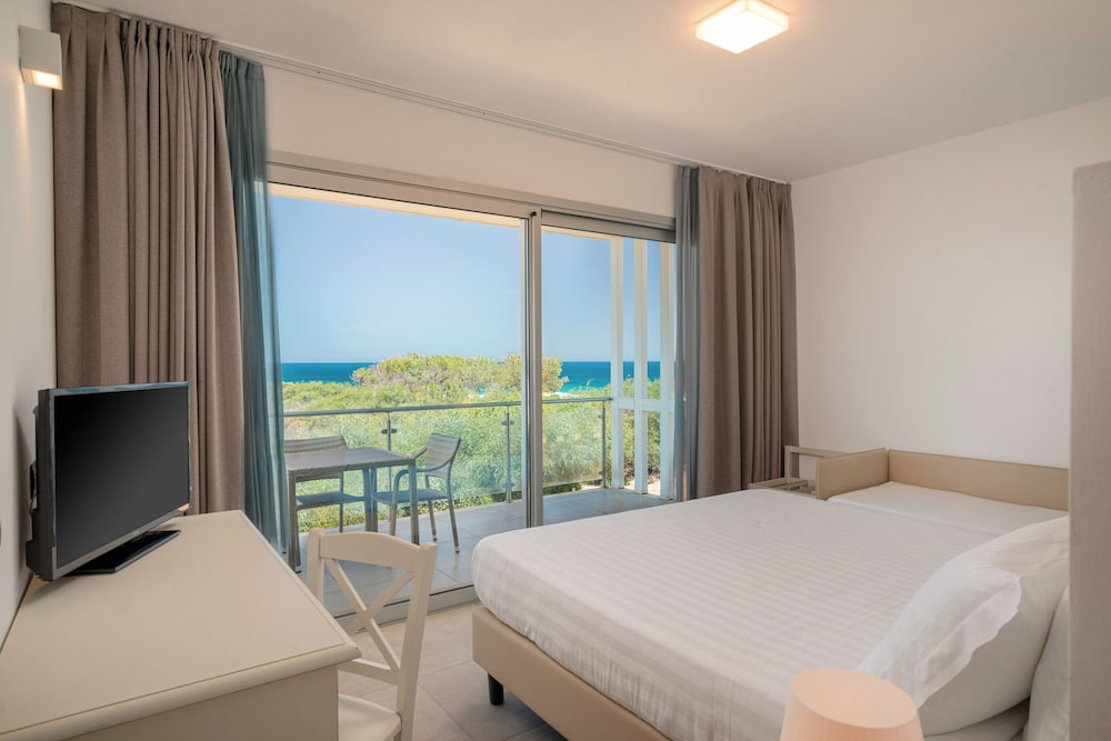 Triple Room (Front Sea View (2+1))