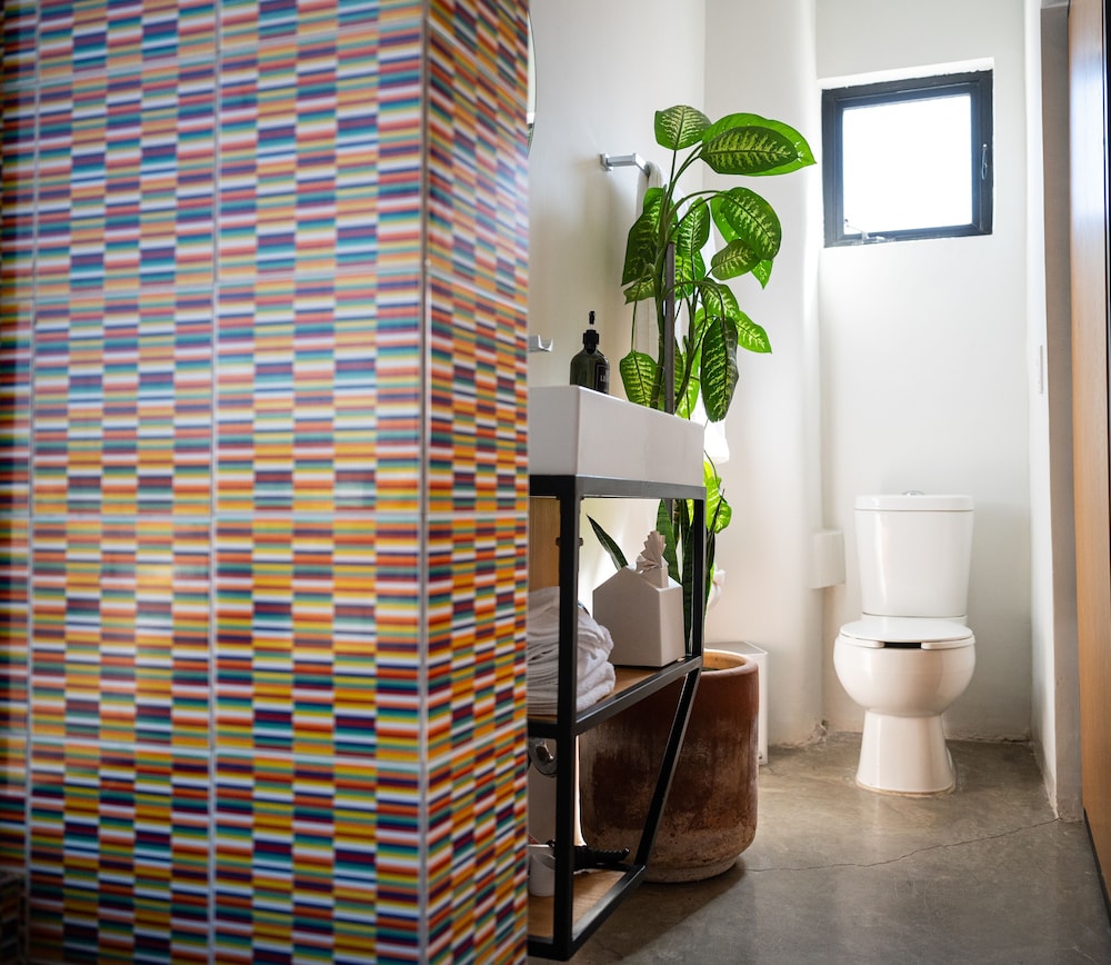Suite - Photo 16