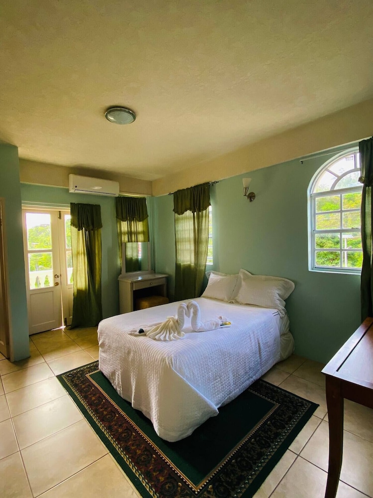 Deluxe Suite, 2 Bedrooms, Mountain View photo 2