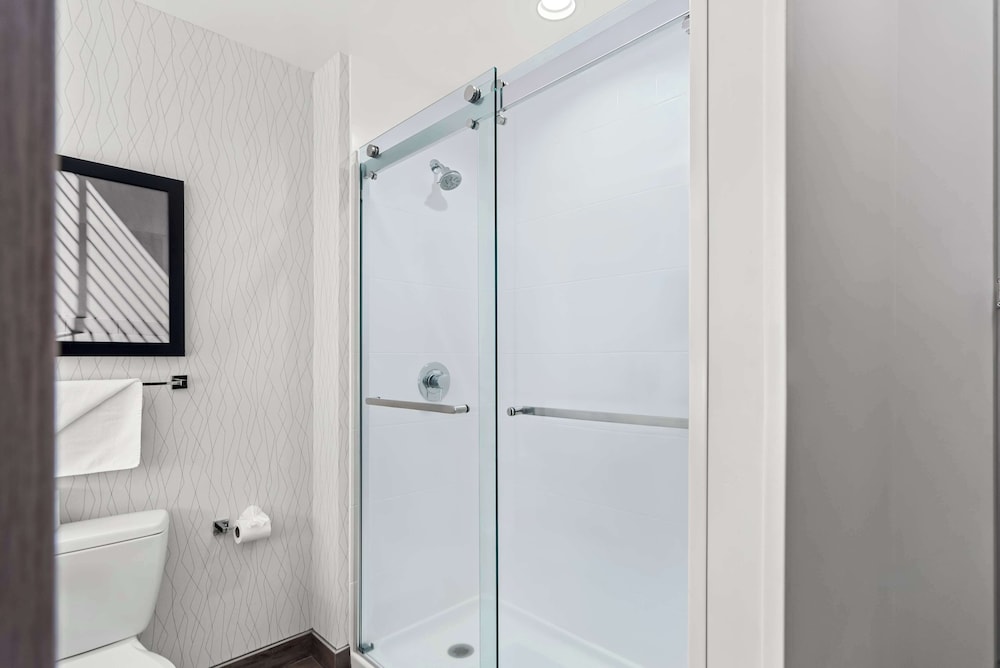 Suite, 2 Queen Beds, Non Smoking, Refrigerator & Microwave (With Sofabed) - Photo 6