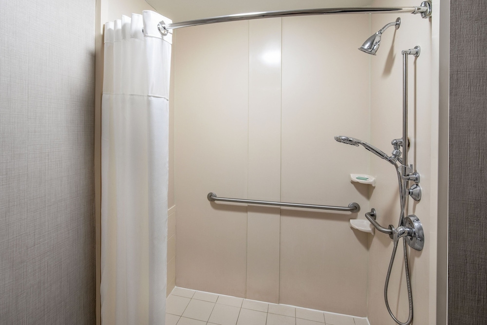 Suite, 2 Bedrooms - Photo 8