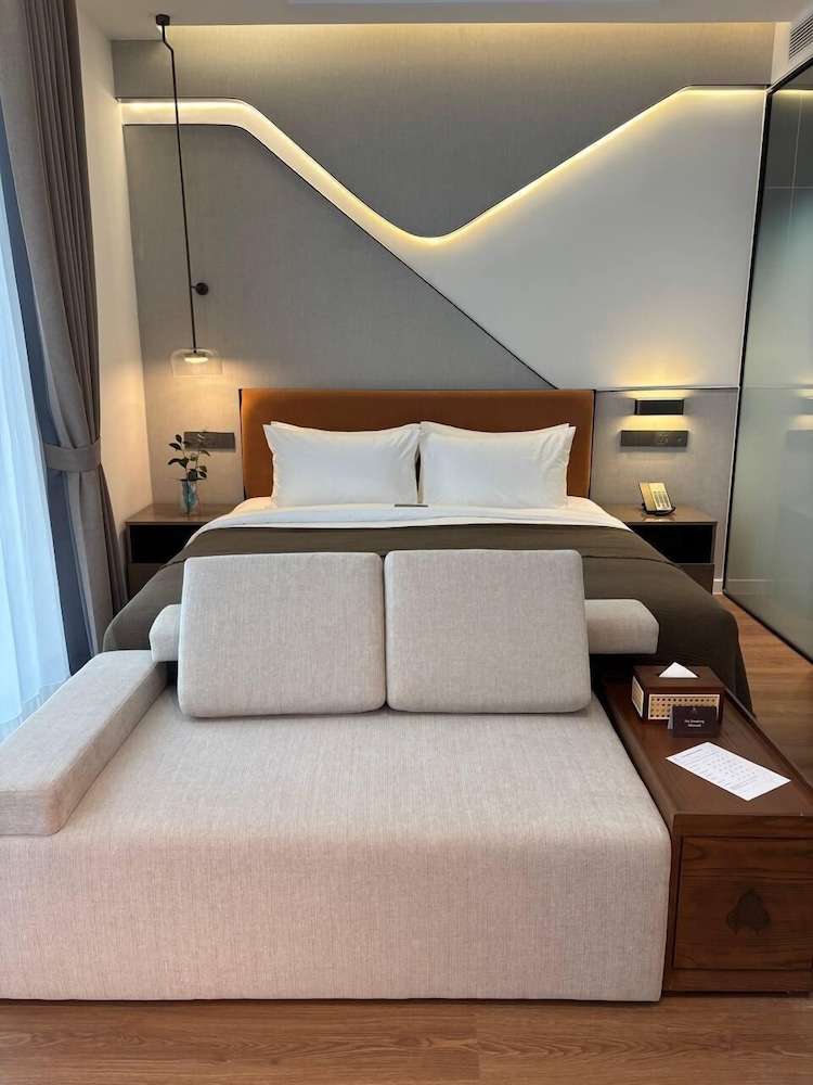 Comfort King Room, City View