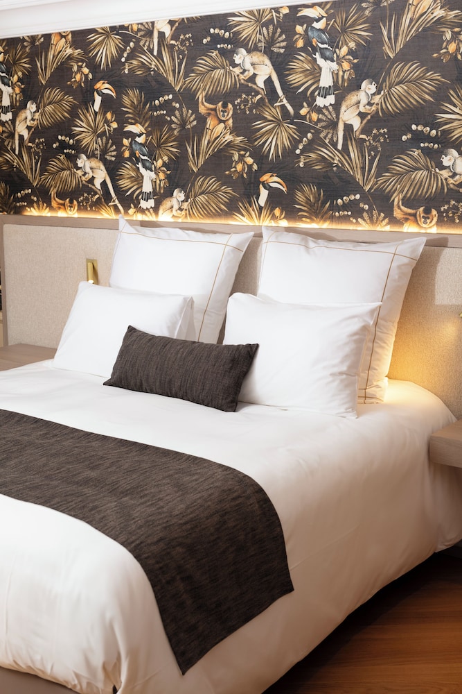 Junior Suite, 1 King Bed, Ensuite, Garden Area photo 3