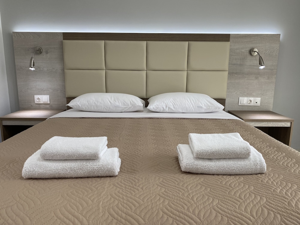 Double Room - Photo 7