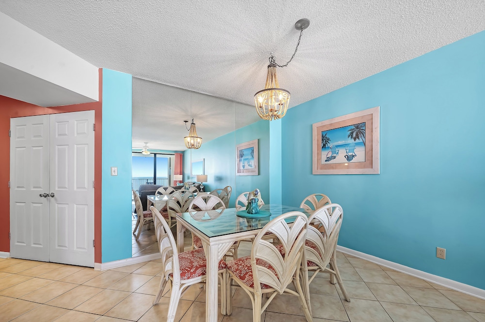 Deluxe Condo, Balcony, Beach View photo 3