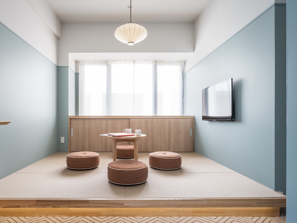 Moderate Large with Japanese-style photo 3