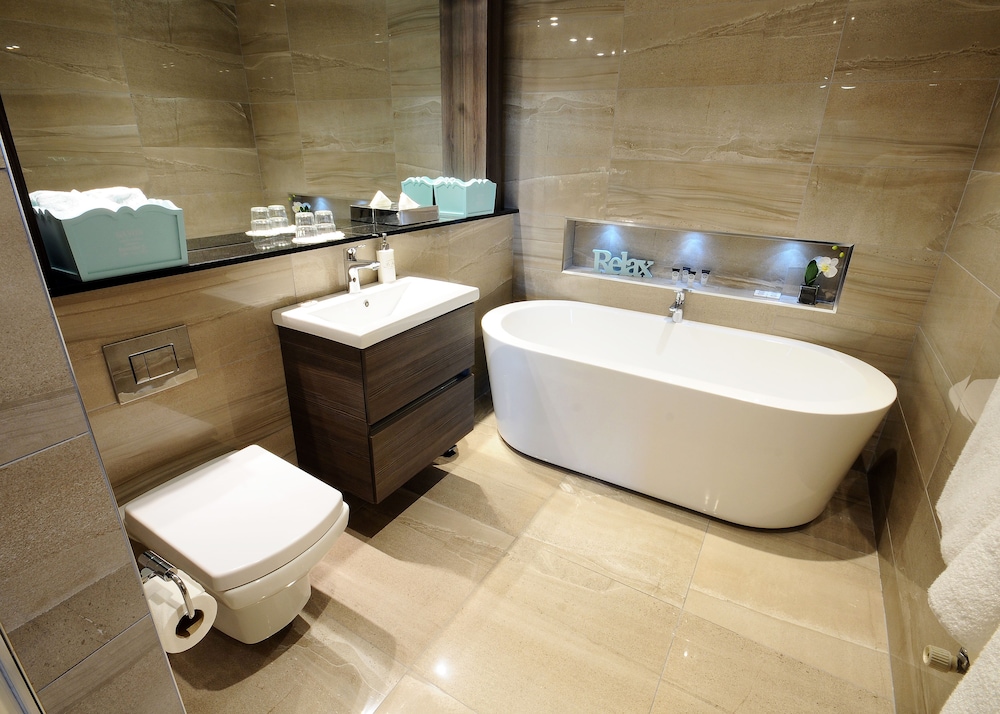 Executive Suite - Photo 4
