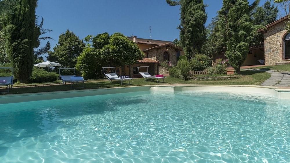 Villa photo 2