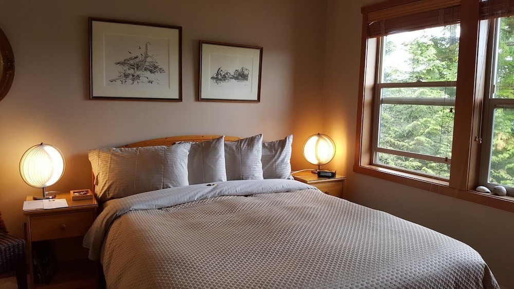 Superior Double Room, Ensuite, Sea View (Sunset Room) photo 3